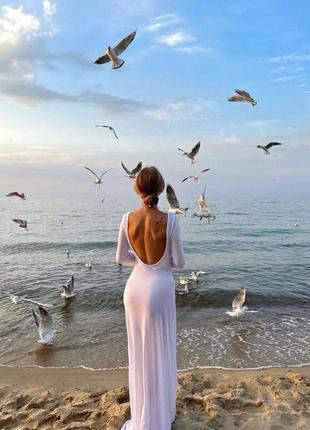 Изысканное вечернее платье макси с открытой спиной