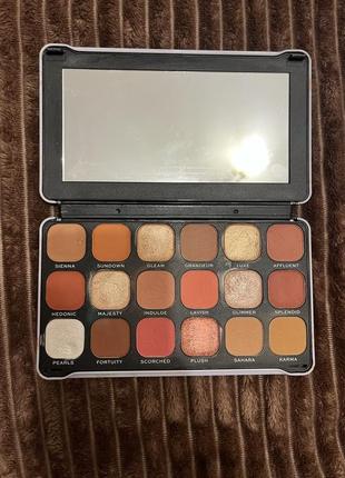 Палетка теней makeup revolution forever flawless decadent