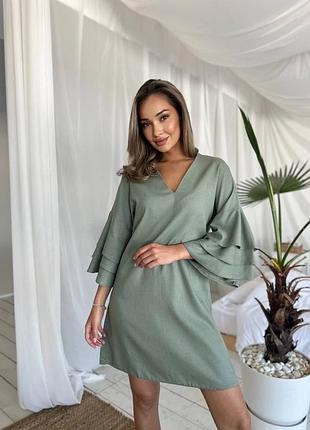 Оливковое короткое льняное платье с рукавом 3/4 с рюшами оборками легкое стильное однотонное красивое с образным вырезом черная