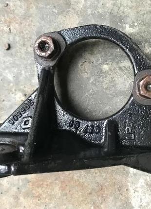 Бу кронштейн правой полуоси renault laguna 2, 1.6i 16v, 8200096505