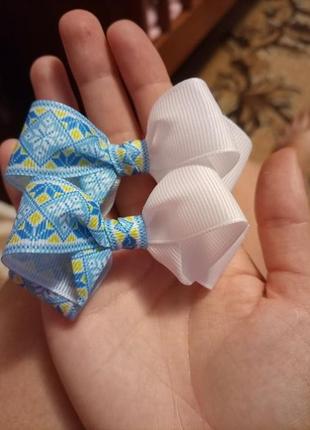 Маленькі бантики для волосся