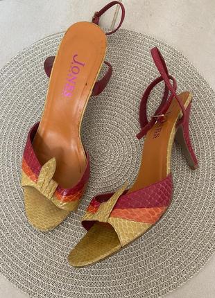 Яркие босоножки в ретро стиле jones bootmaker 39🧡🌹