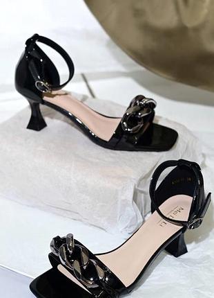 Шикарні чорні босоніжки в наявності