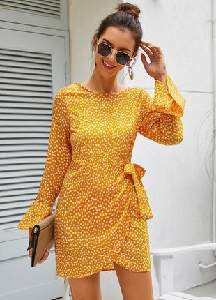 Легкое короткое желтое платье с цветочным принтом shein
