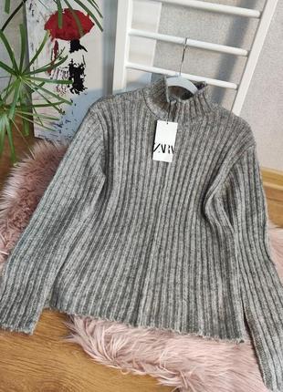 Трикотажний ніжний светр у рубчик з акцентованим швом спереду від zara, розмір  м, l*