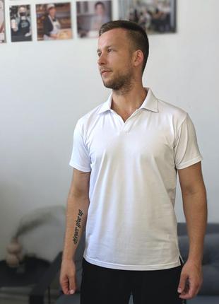Футболка в стилі поло без гудзиків біла