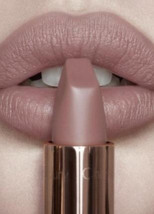 Напів матова помада charlotte tilbury matte revolution   pillow talk2 фото