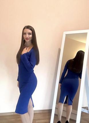 Элегантное платье в рубчик синего цвета