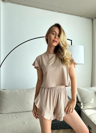 Christel 174 бежевий костюм трикотажний футболка і шорти з воланами костюм домашній піжама