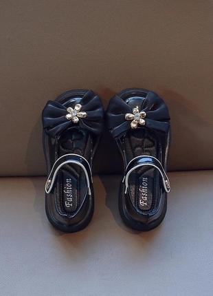 Детские туфли