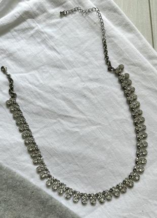 Святкова прикраса на шию / ланцюжок із камінчиками / неймовірно красиве кольє / срібло
