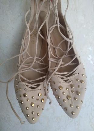 Туфли-балетки бежевые на завязках 41