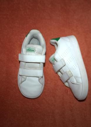 Кроссовки фирмы adidas 26 размера по стельке 16 см