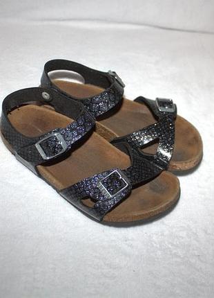 Босоножки фирмы birkenstock 32 размера по стельке указано 20,5 см. ортопед