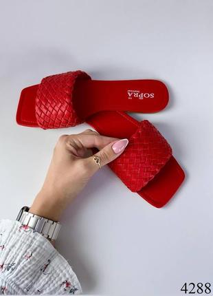 Шльопанці червоні