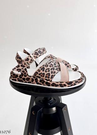 Босоніжки на липучках  колір: бежевий+ принт лео  натуральна шкіра+ натуральна замша