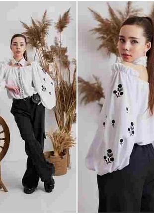 Блузка з вишивкою
