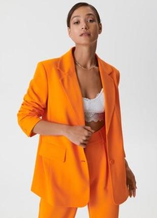 Оранжевый яркий пиджак