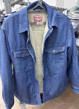 Рубашка на шорпе levis