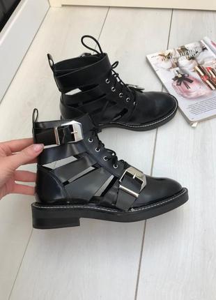 Кожаные женские ботинки с вырезами на низком ходу asos 35 -36 41-42 размер