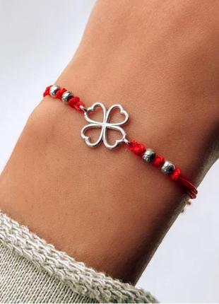 Браслет на червоній нитці зі срібними вставками