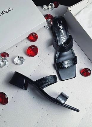 Calvin klein оригінал чорні босоніжки на підборах з анімал тисненням