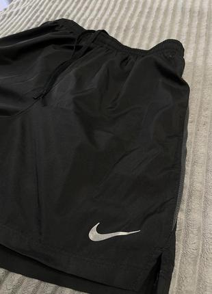 Спортивные шорты nike