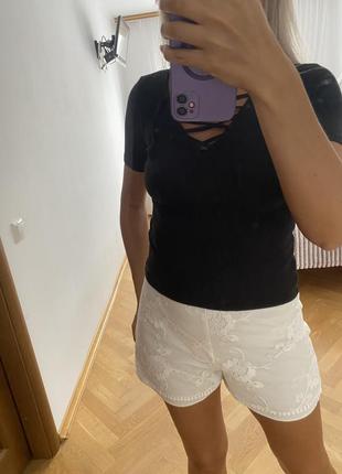 Футболка на шнурівку в рубчик