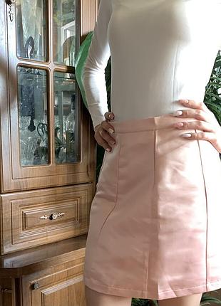 Светло-розовая юбочка missguided из плотного атласа