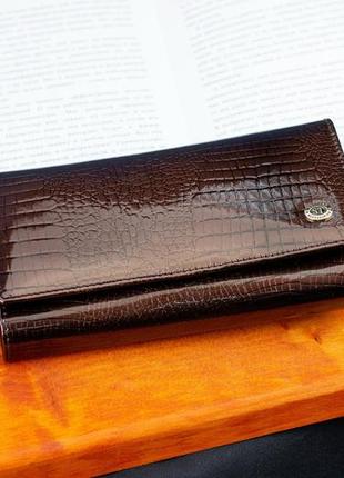 Коричневый лаковый многофункциональный кошелек из натуральной кожи st leather s8001a8 фото