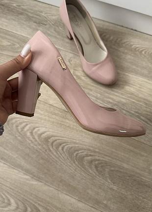 Туфлі 37 розміру пудра