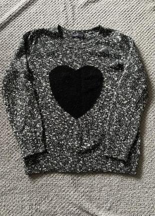 Светер с сердечком