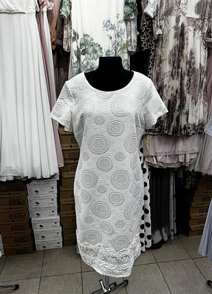 Вишукана жіноча сукня