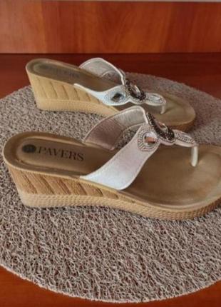 Шлепанцы на танкетке через палец Pavers раз. 35
