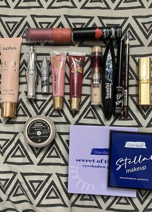 Лот косметики (benefit, victoria’s secret)
