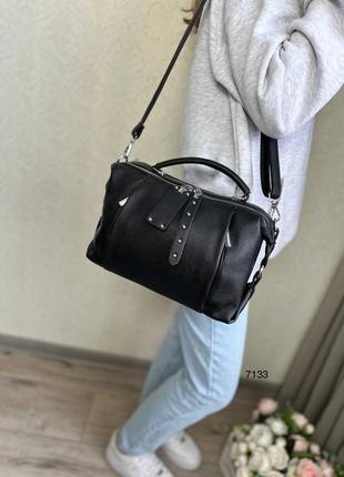 Женская стильная и качественная сумка из эко кожи голубая8 фото