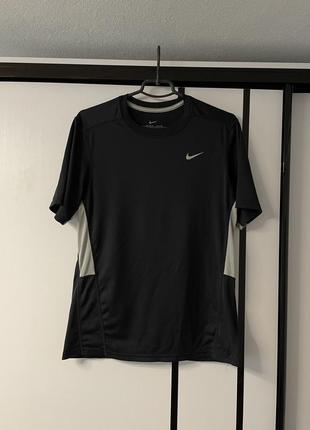 Спортивна футболка nike