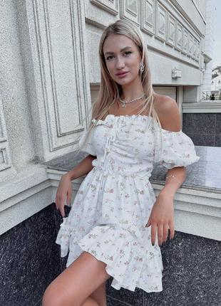 Сукня коротка муслінова літня біла з квітковим принтом з спущеними плечима вільного крою легка