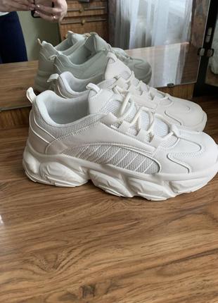 Кросівки білі літні стильні 40-25,5 см2 фото