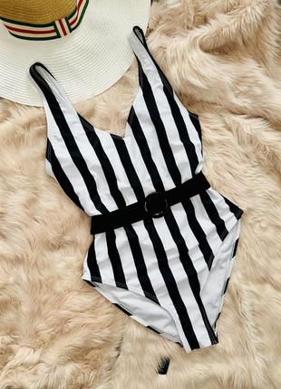 Закрытый слитный купальник с паралоном