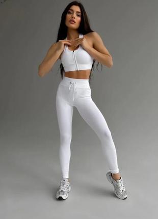 Спортивный костюм для фитнеса топ и лосины