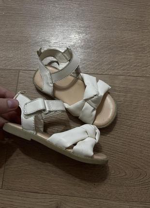 Белые босоножки сандалии на маленькую девочку h&amp;m