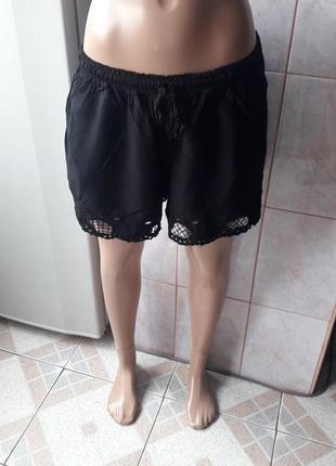 Чорные шорты на лето, ткань легкая, не парит. идут на l/xl. состояние идеальное
