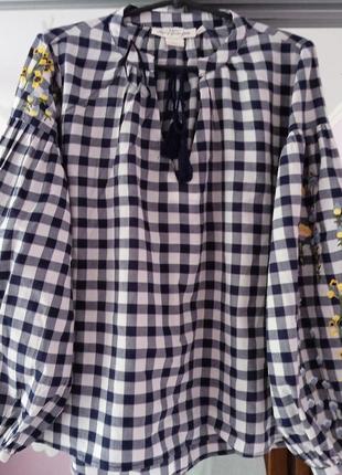 H&m, по типу вишиванки.