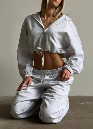 Укороченное худи на молнии &amp; прямые брюки