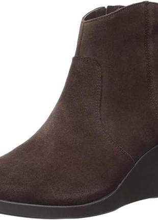 Crocs замшевые демисезонные ботинки на танкетке leigh suede wedge bootie boot2 фото