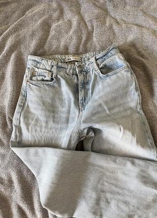 Голубые джинсы zara