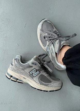 Нью беленс кроссовки серые new balance 2002r light grey