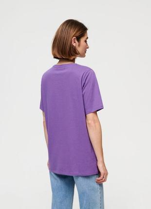 Фіолетова базова футболка