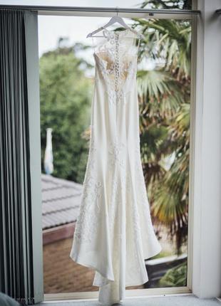 Довга весільна сукня рибка зі шлейфом, без рукавів бренд omur ozer турція